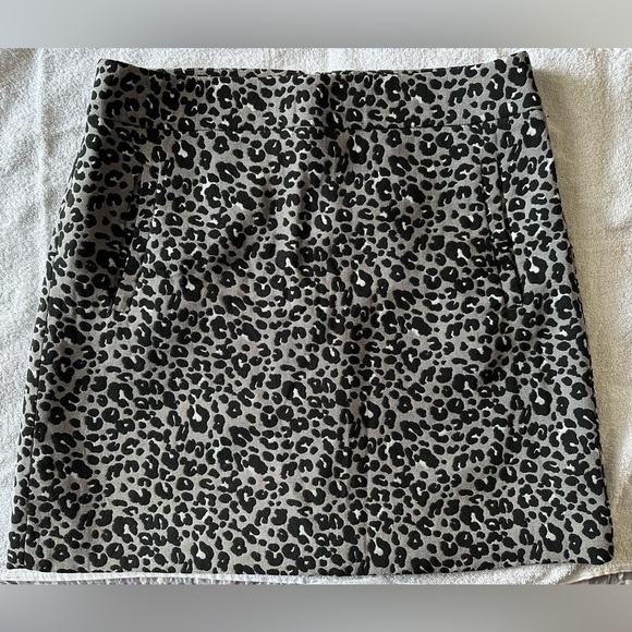 Animal print, gray/black, size 8P from Loft - Picture 2 of 5